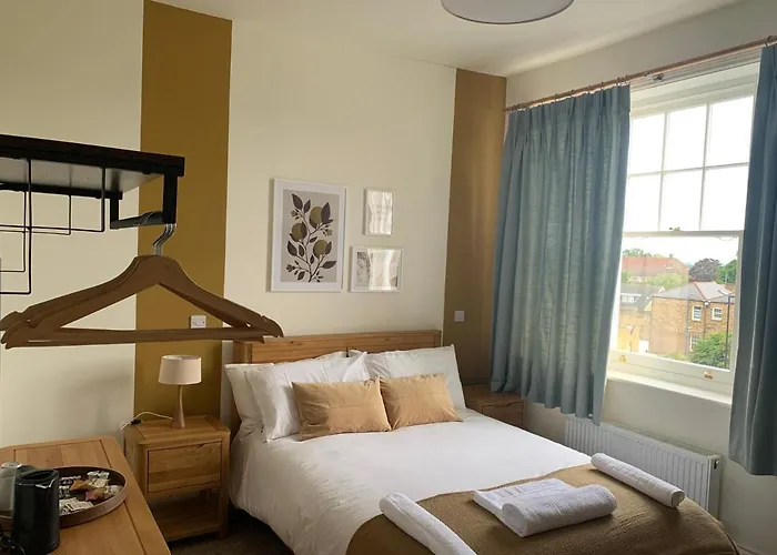 Hotel The Fox & Hounds London